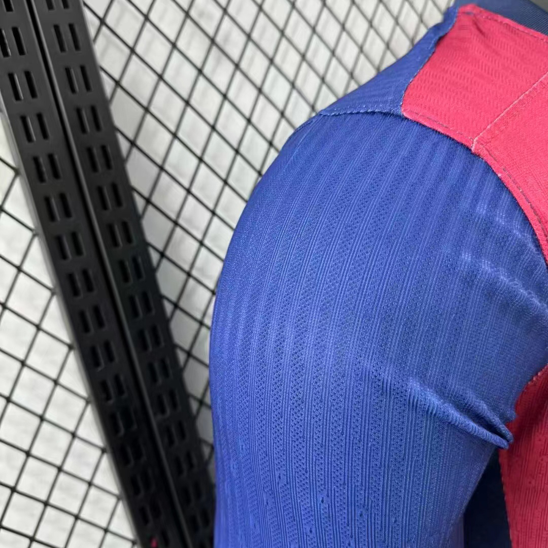 Player 2024-25 Barcelona long sleeve Travis Scott to feature on the Clásico jersey in conjunction with Spotify Football jersey
