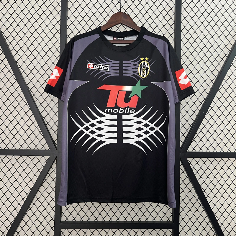 Retro 2001-02 Juventus Retro Goalkeeper football jersey