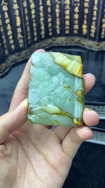 Tengchong old materials are popular for carving / Laozi of Dao De Jing comes out of seclusion