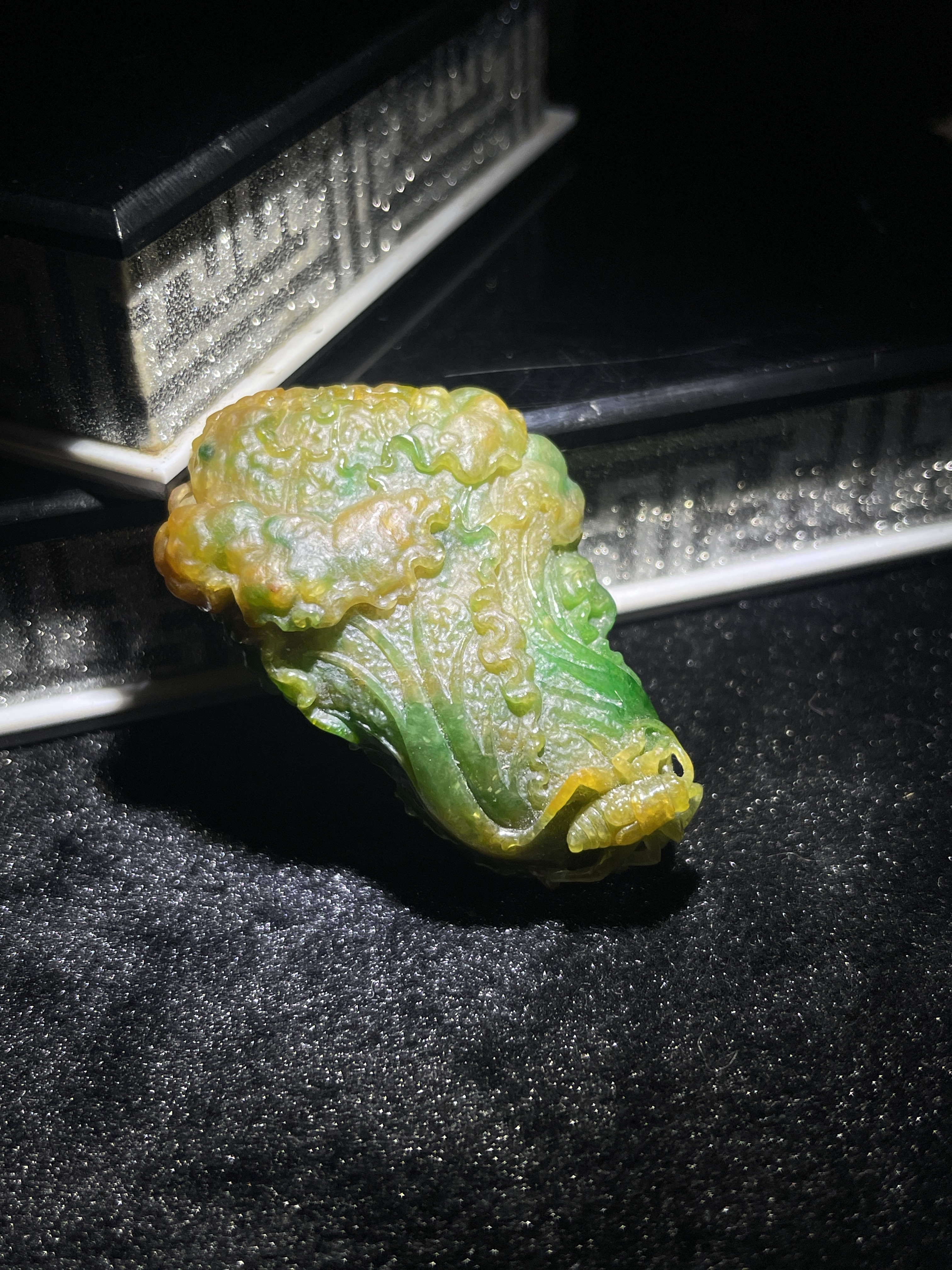 Ming and Qing old material yellow with green hundred-wealth cricket