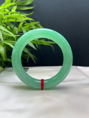 Full‑Color Round Bar Jadeite Bangle