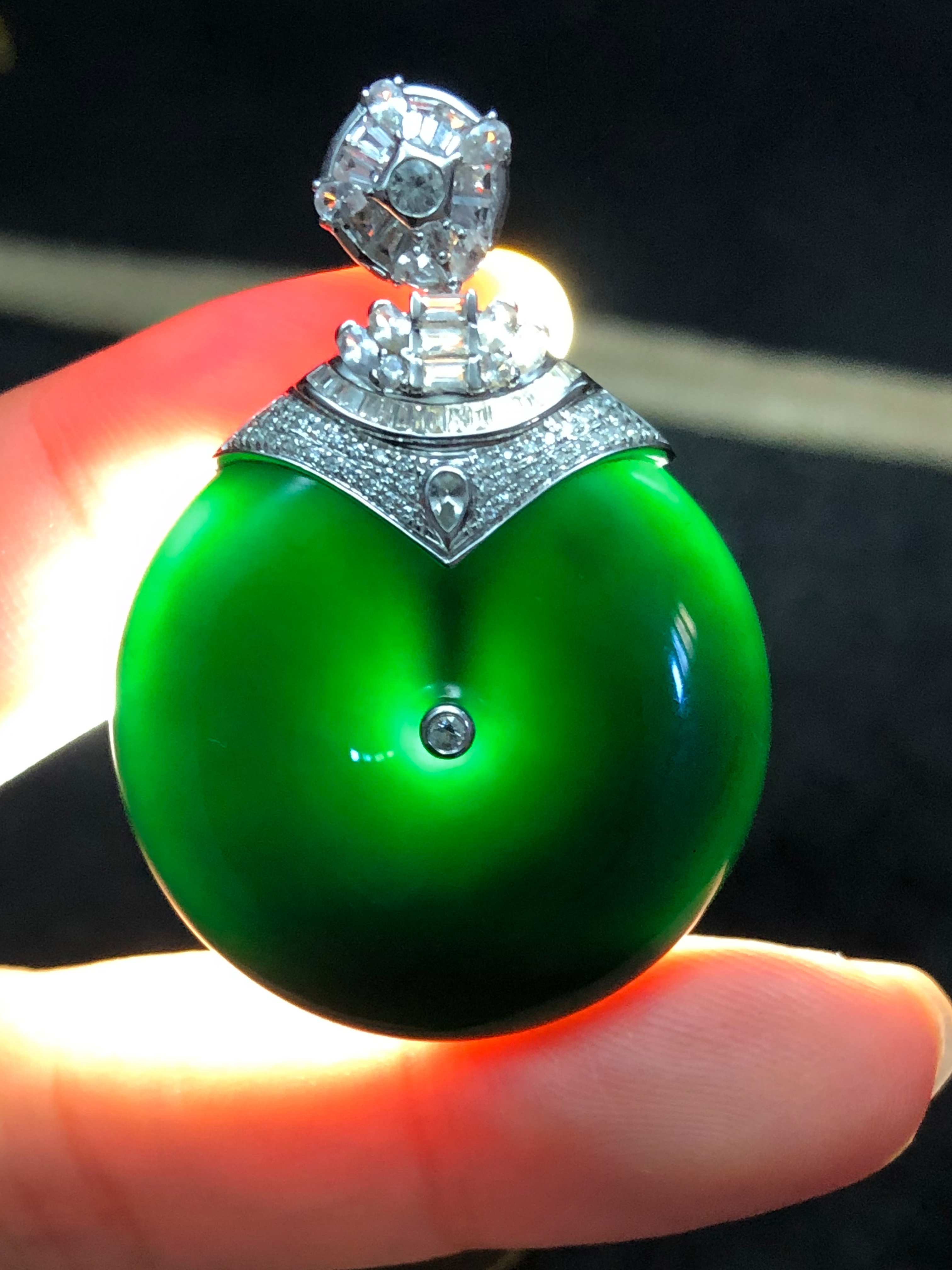 Black‑Jadeite Safety Buckle Pendant