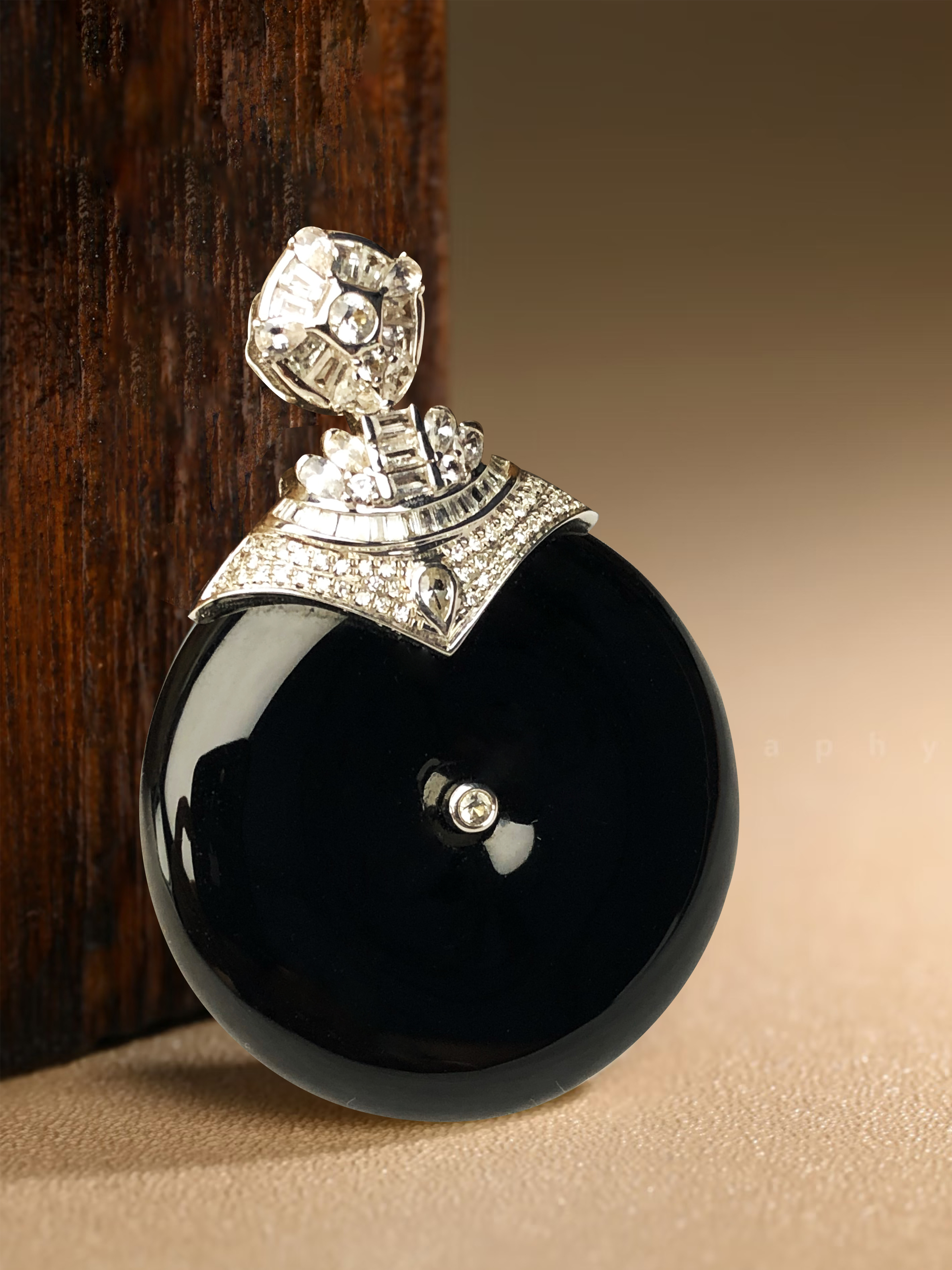 Black‑Jadeite Safety Buckle Pendant