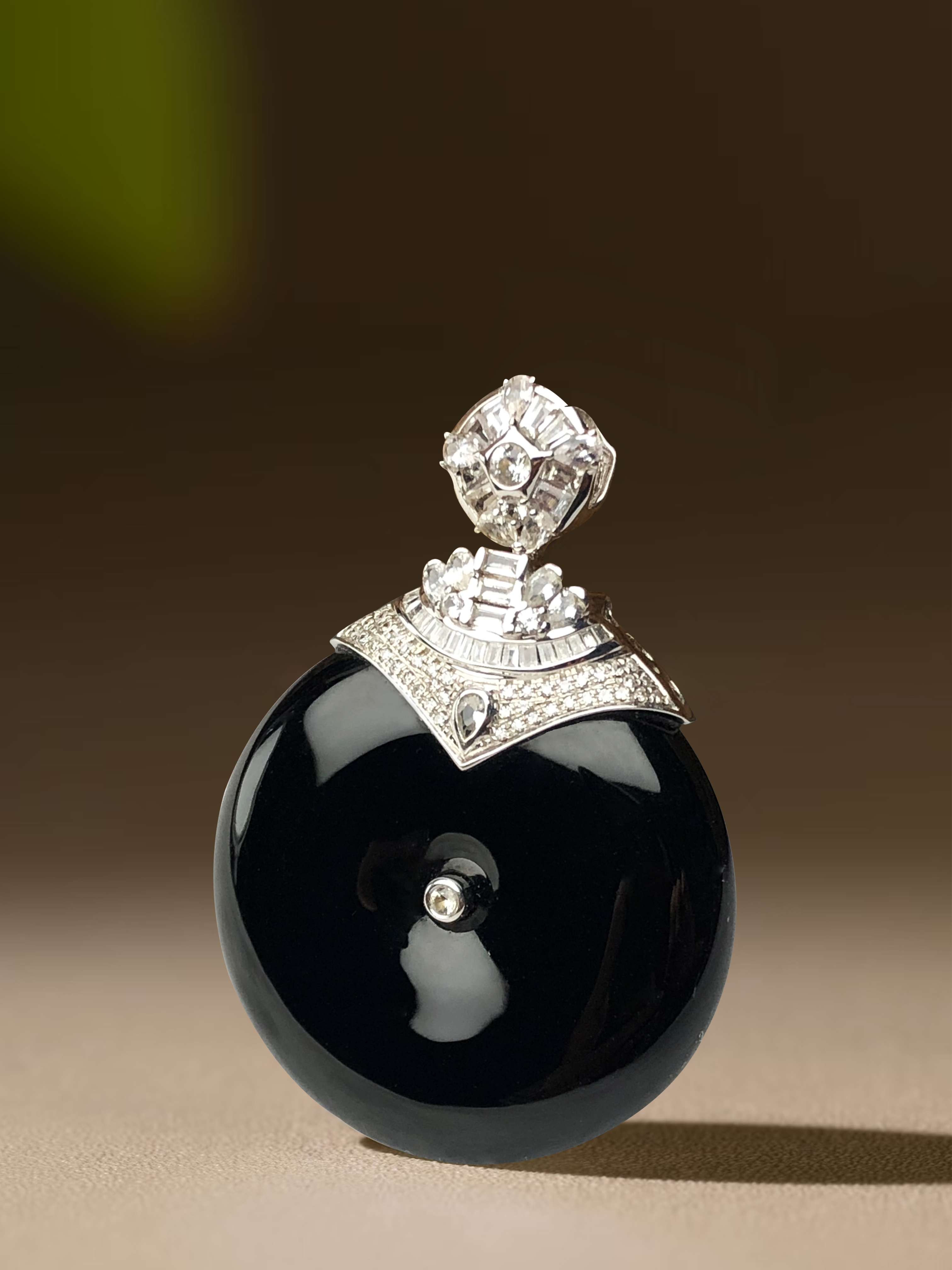 Black‑Jadeite Safety Buckle Pendant