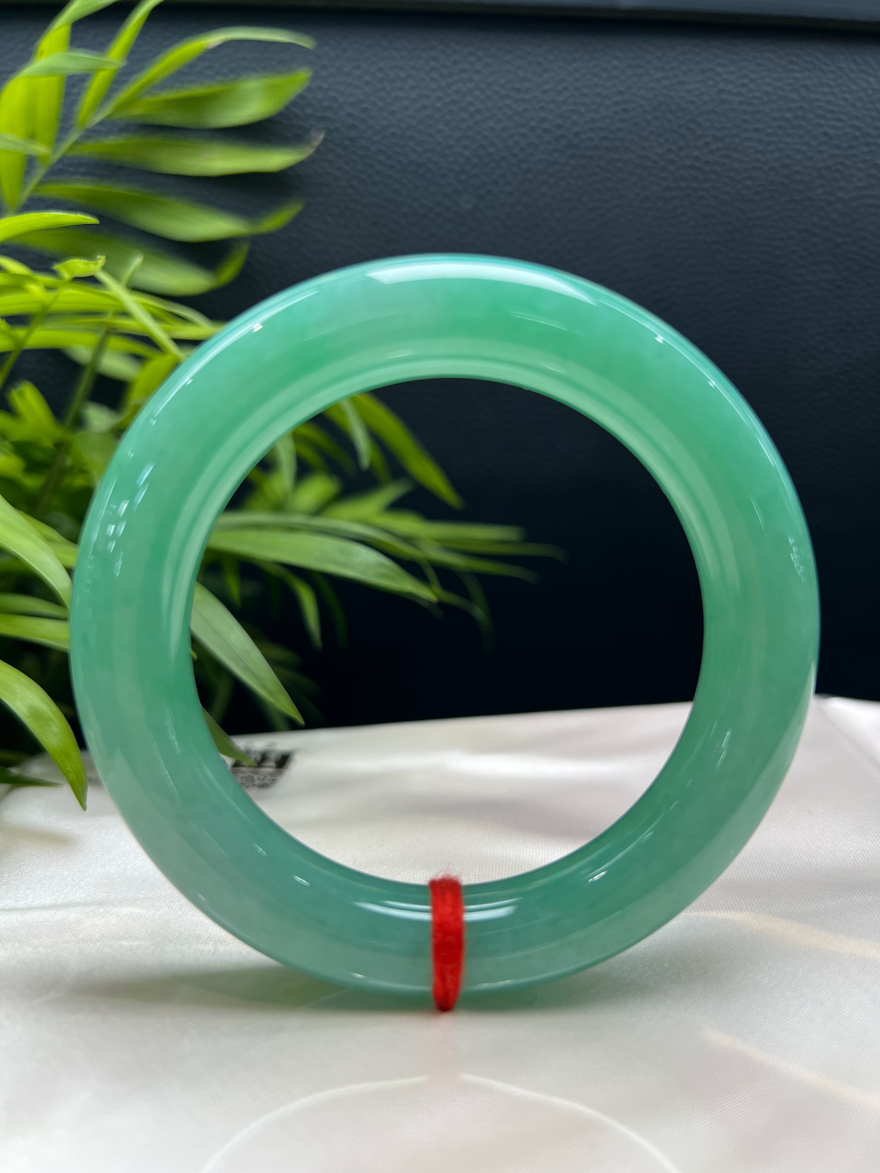 Full‑Color Round Bar Jadeite Bangle