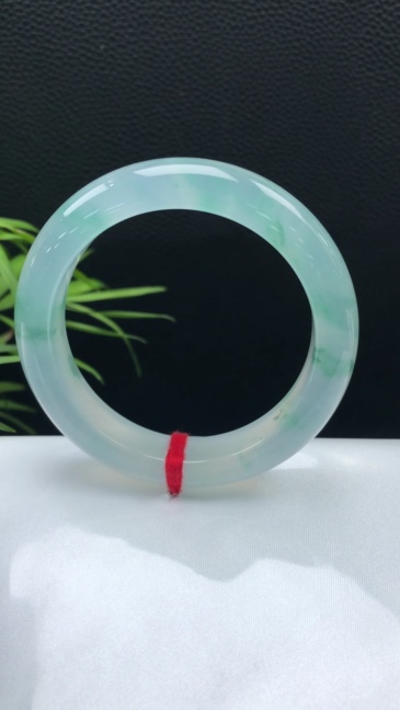 Ice‑Type Floating‑Flower Jadeite Standard Bangle
