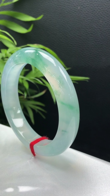 Ice‑Type Floating‑Flower Jadeite Standard Bangle