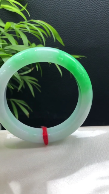 White‑Base Bright‑Green Floating Jadeite Standard Bangle