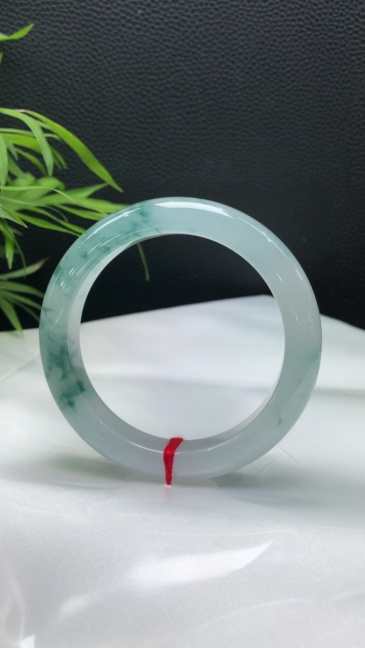 Ice‑type floating‑flower jadeite standard round‑flat bangle