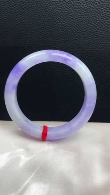Lavender Jadeite Standard Bangle
