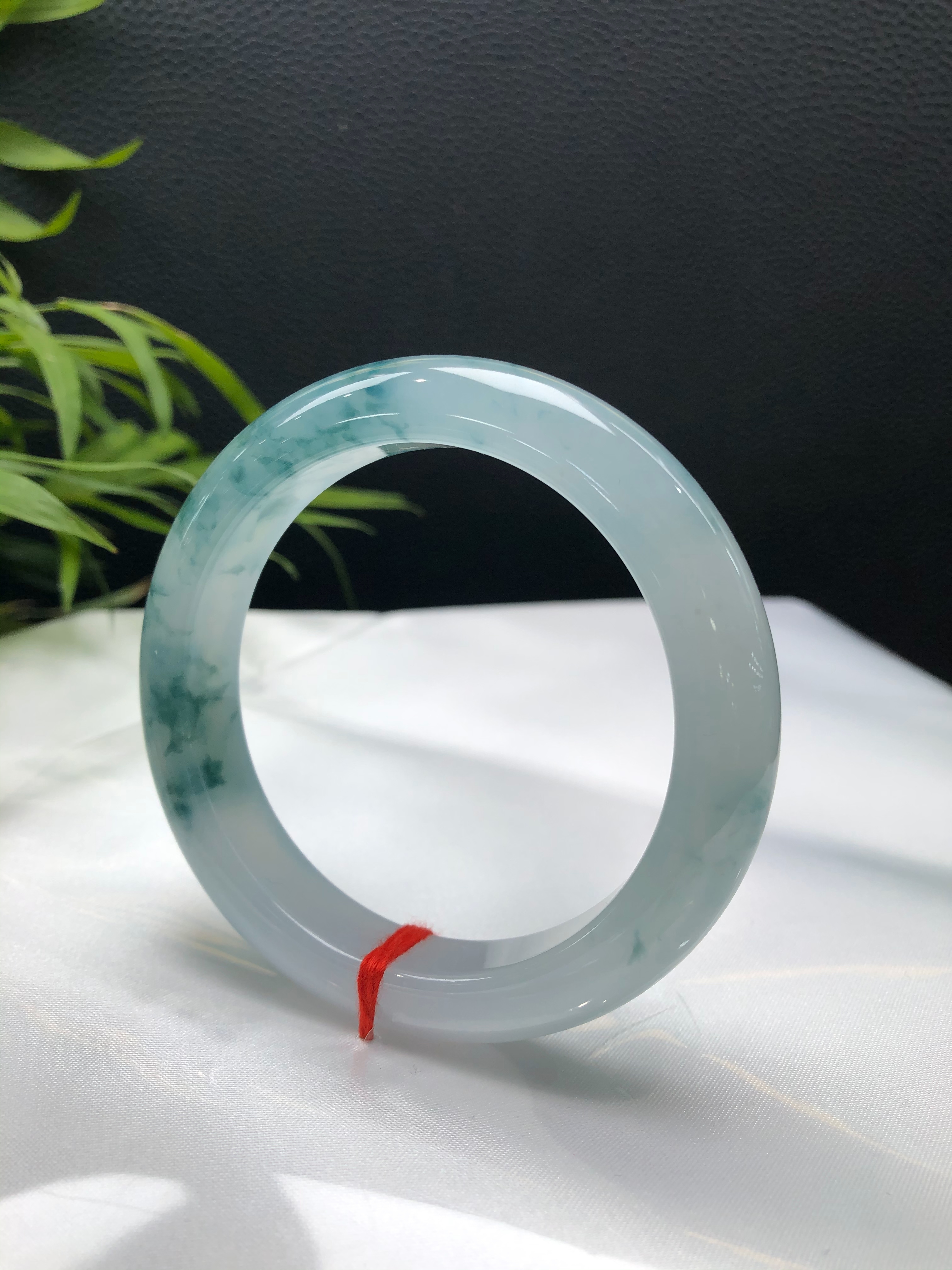Ice‑type floating‑flower jadeite standard round‑flat bangle