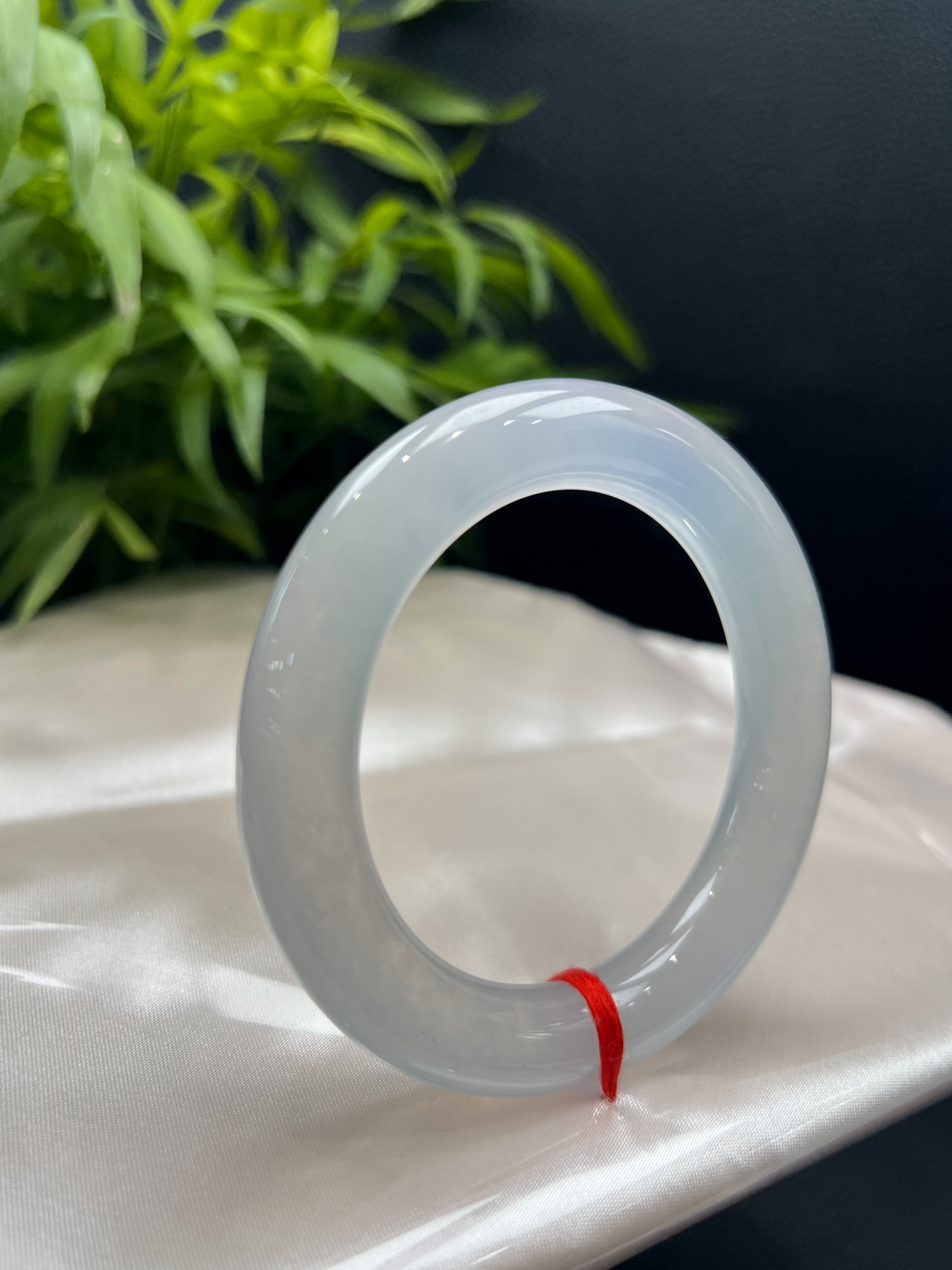 Ice‑White Jadeite Round‑Rod Bangle