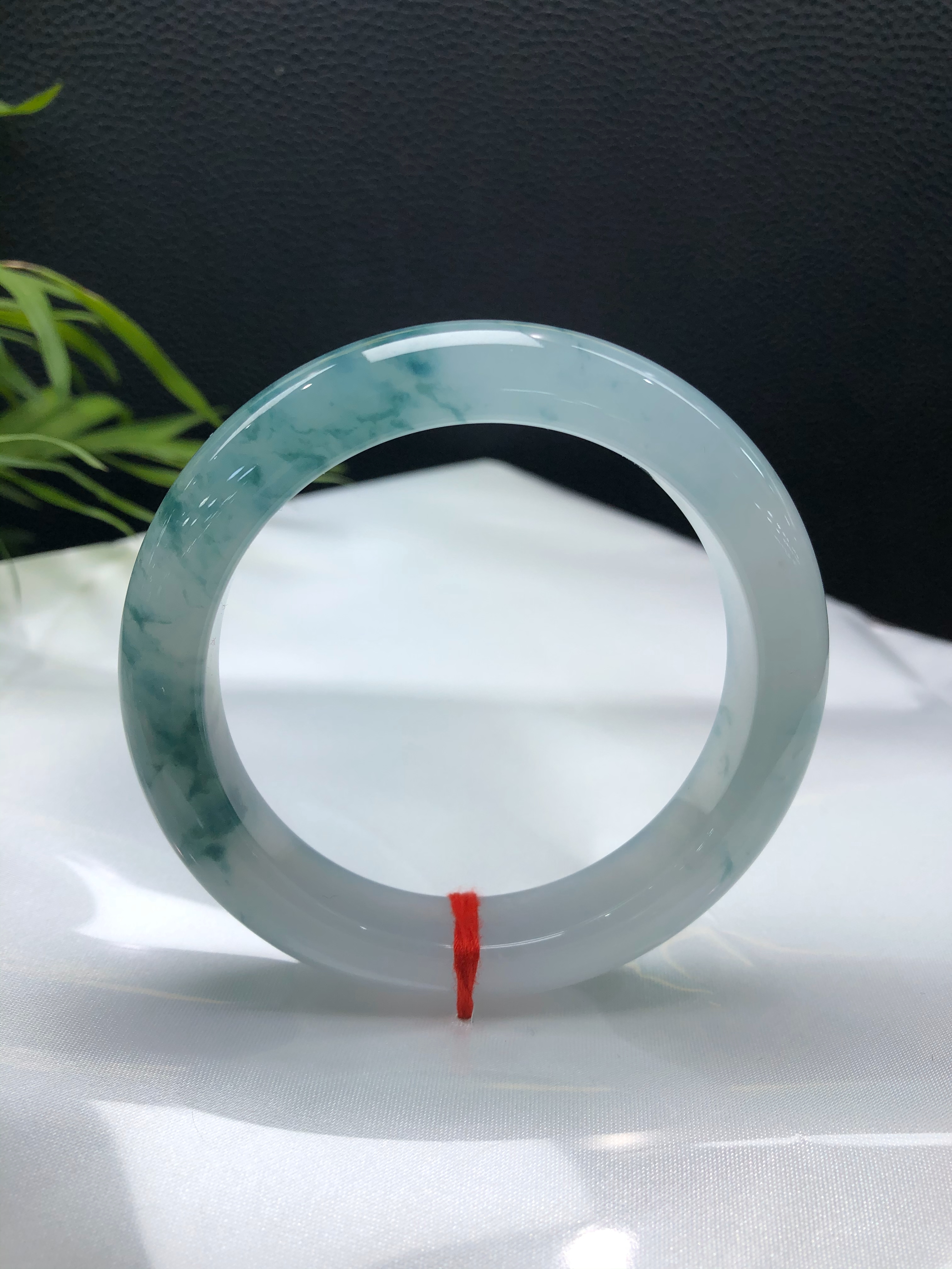 Ice‑type floating‑flower jadeite standard round‑flat bangle