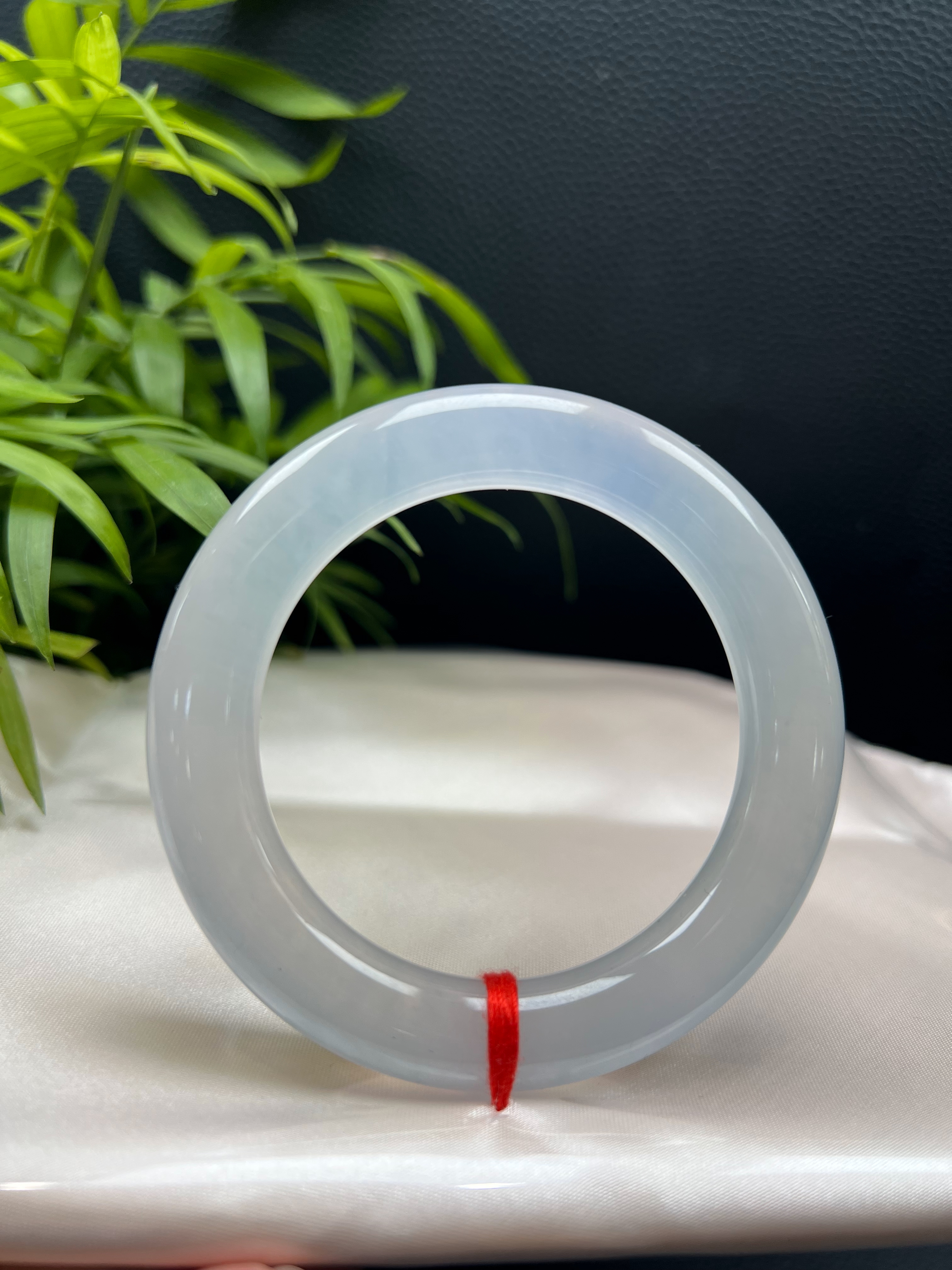 Ice‑White Jadeite Round‑Rod Bangle