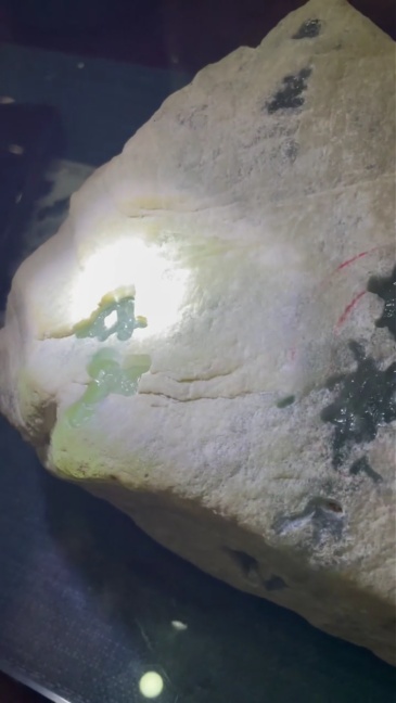 Muna rough jadeite