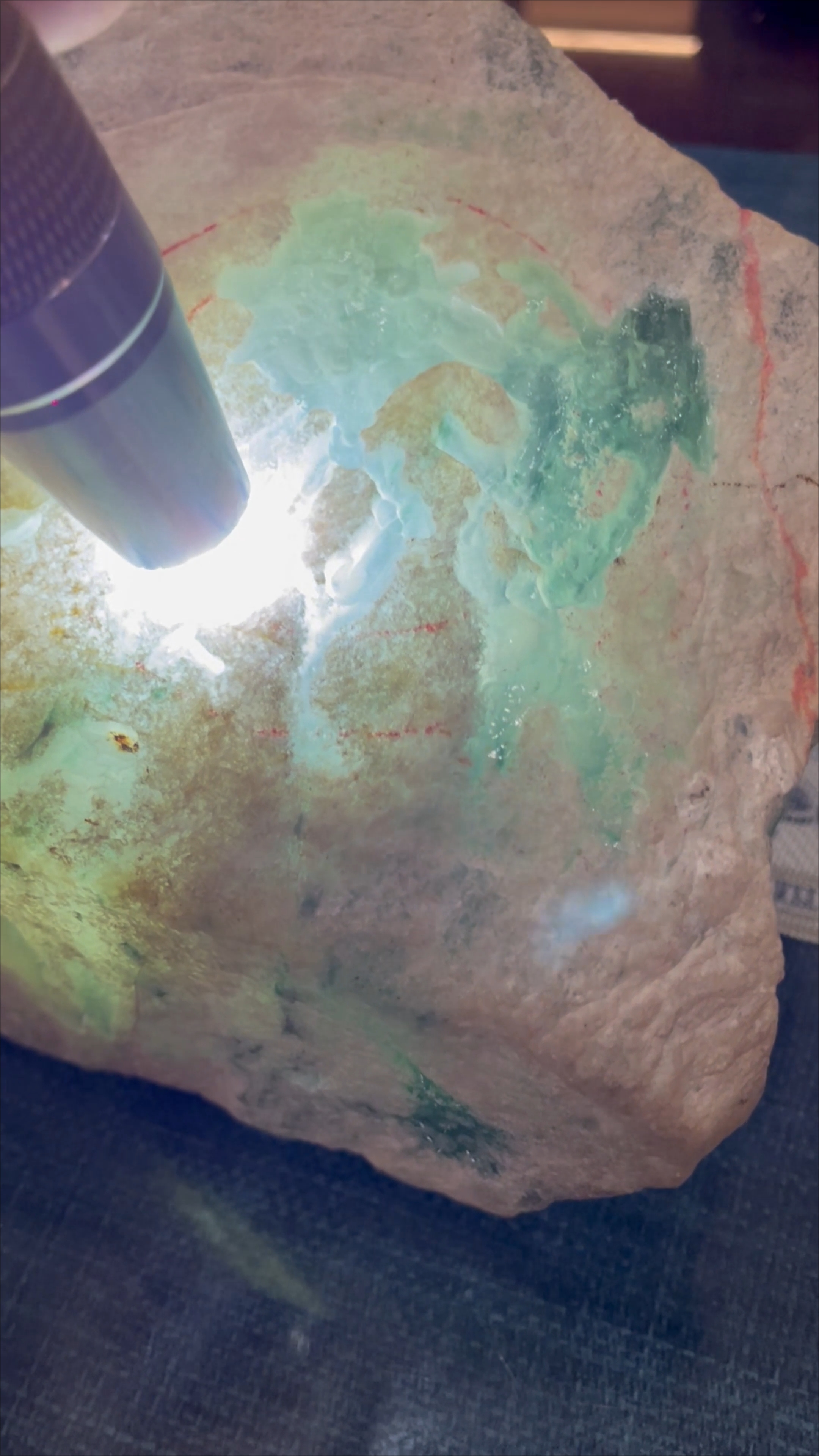 Muna rough jadeite