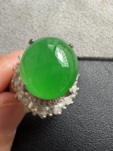 Collectible Ice‑Type Vivid Emerald Green Jadeite Ring