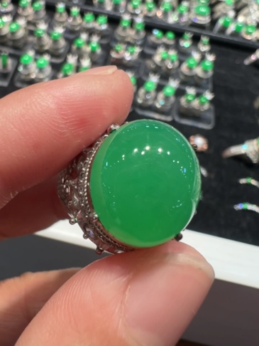 Large Ice‑Type Bright Green Jadeite Ring