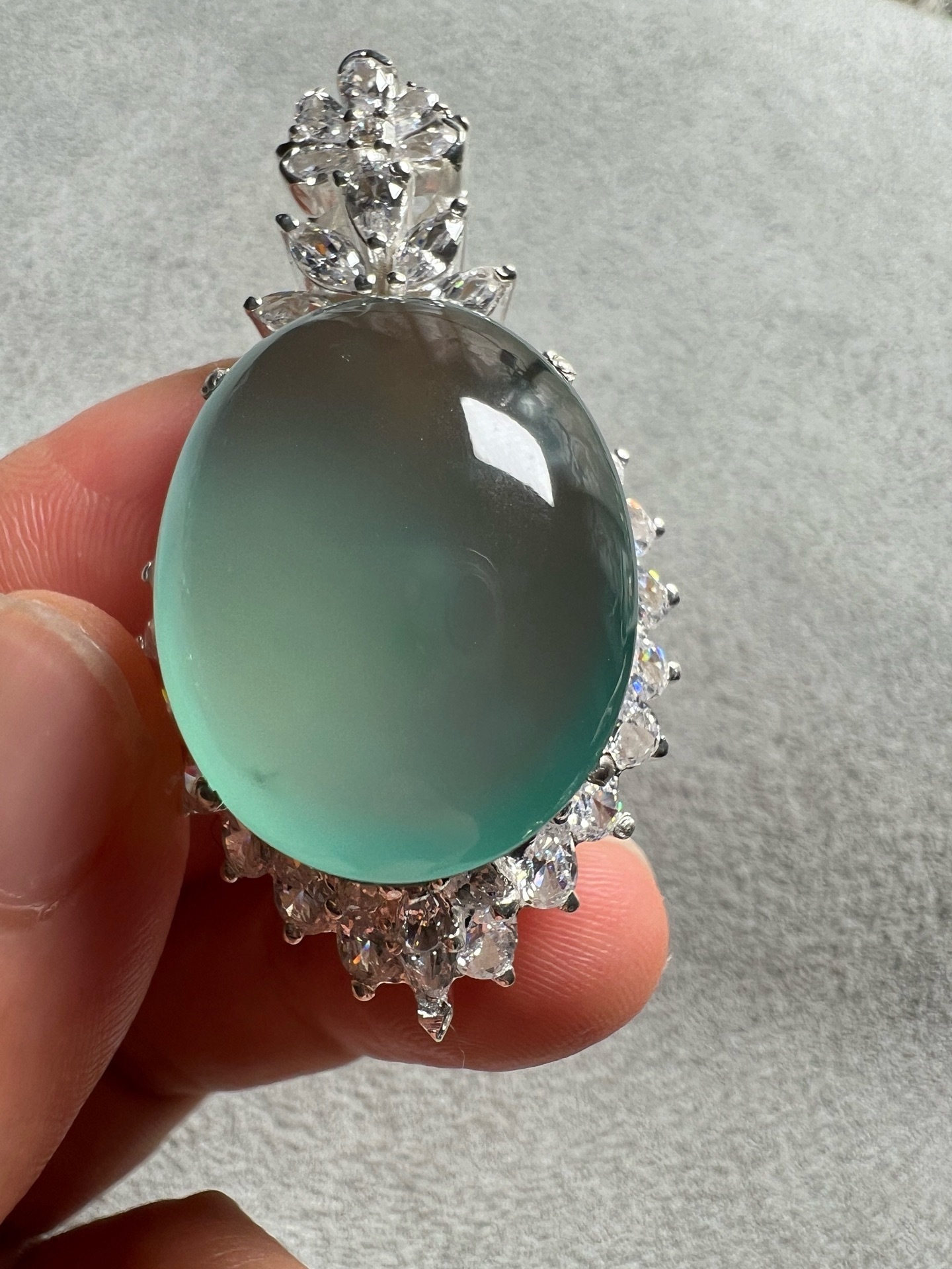 Collectible High‑Ice Aquamarine Pigeon‑Egg Pendant