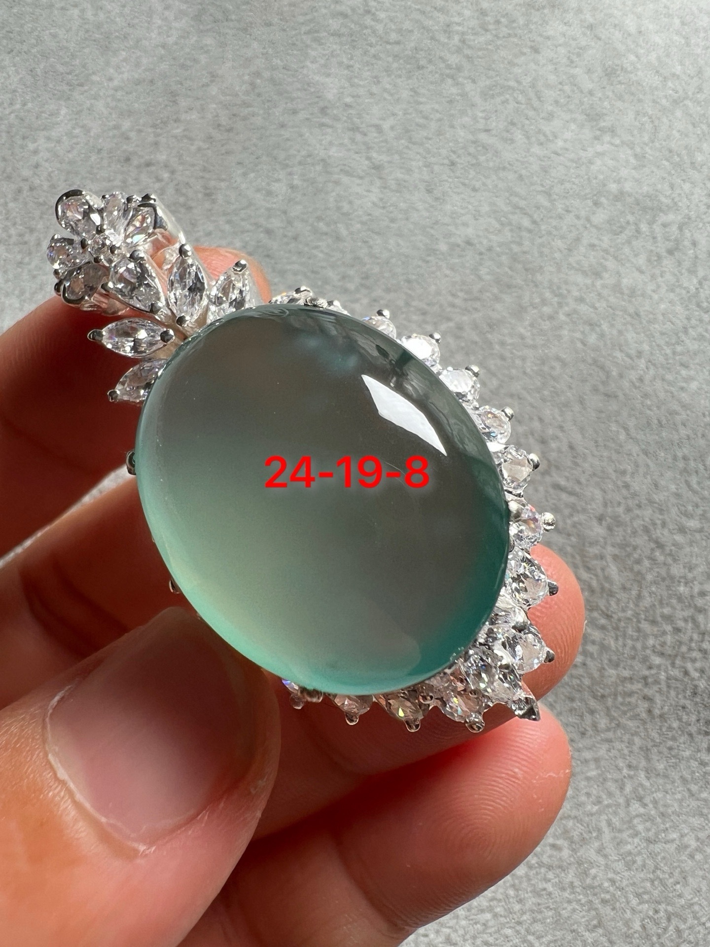 Collectible High‑Ice Aquamarine Pigeon‑Egg Pendant