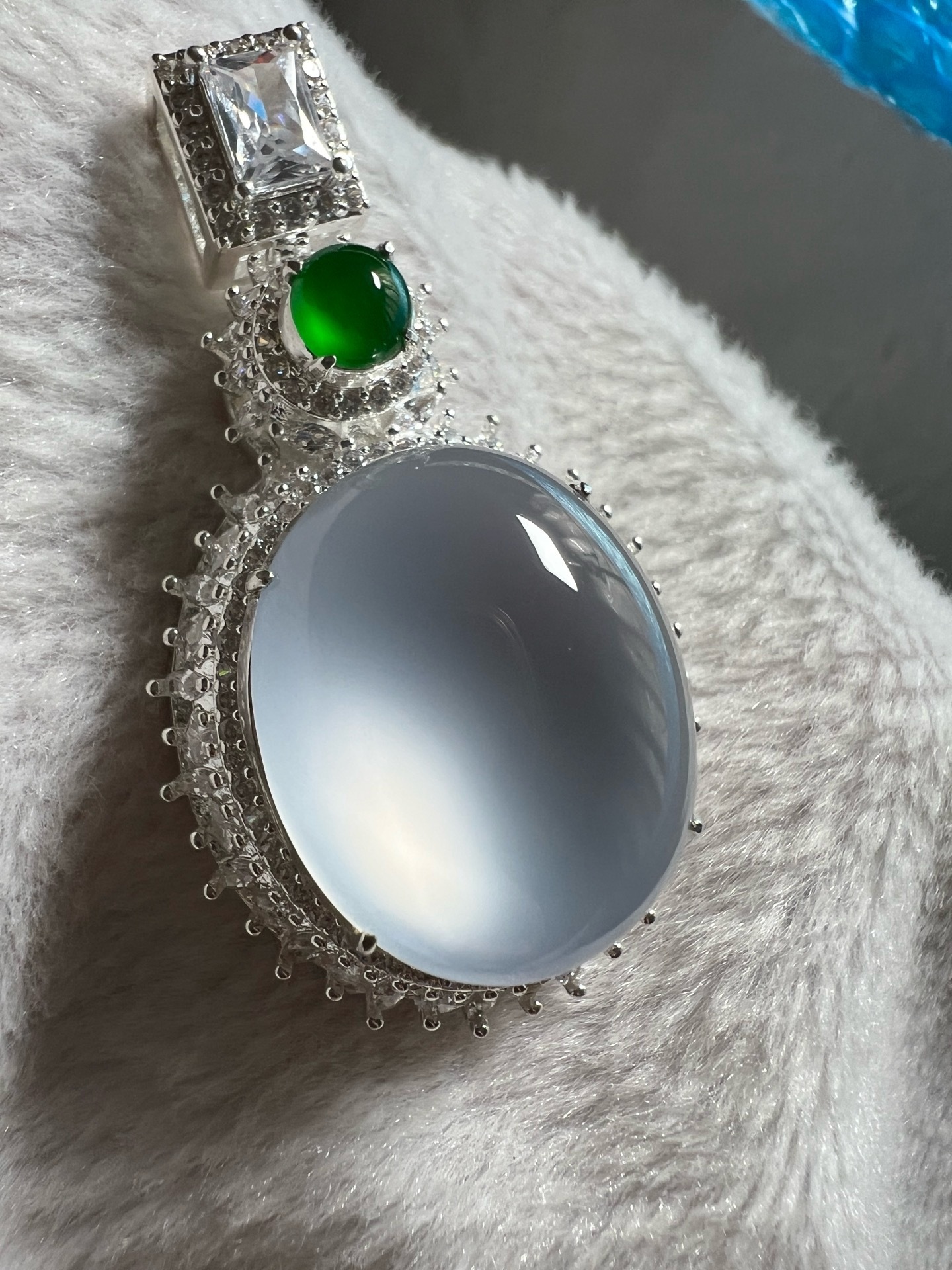 Collectible Glass‑Type Jadeite Pigeon‑Egg Pendant