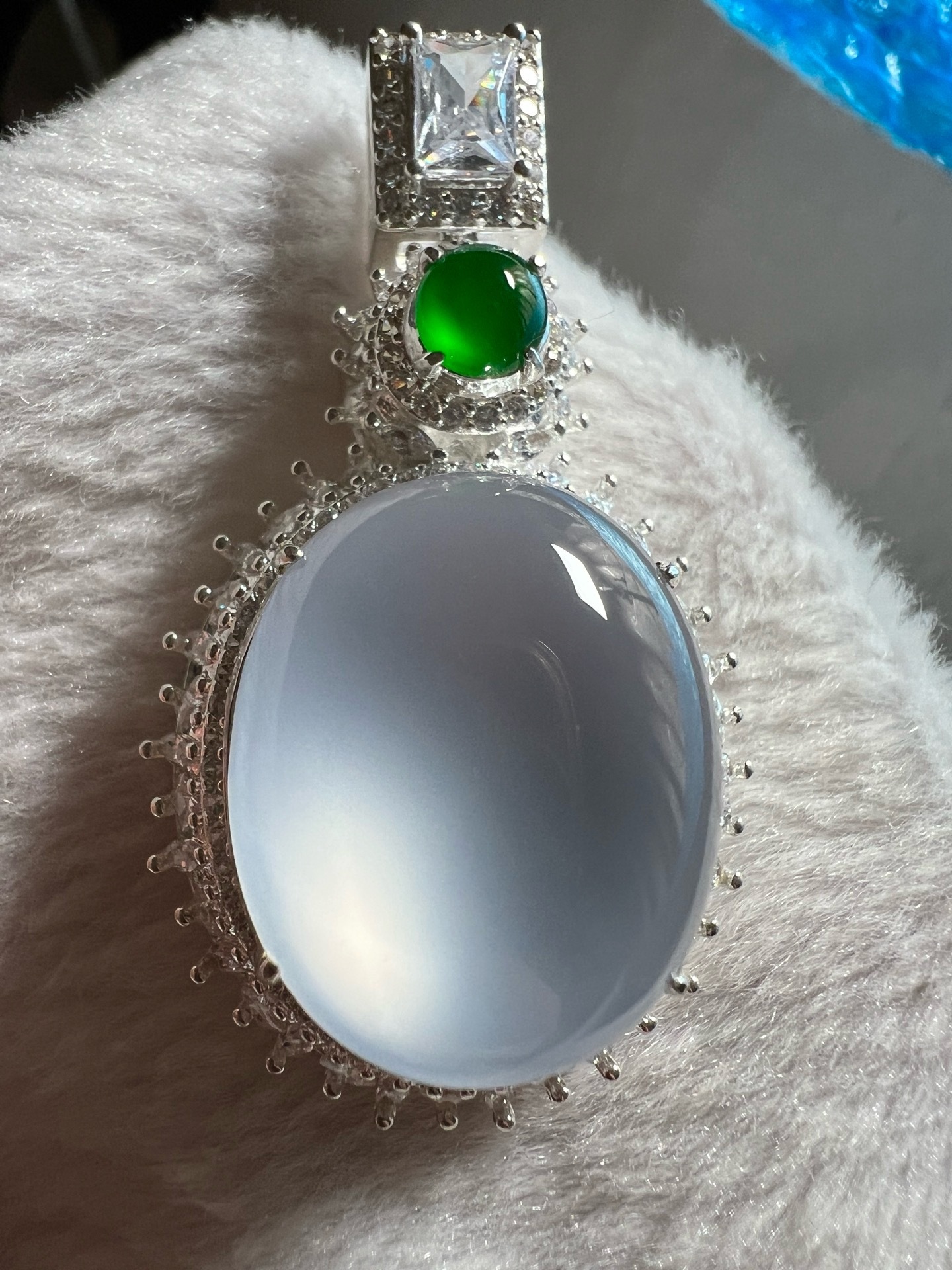 Collectible Glass‑Type Jadeite Pigeon‑Egg Pendant