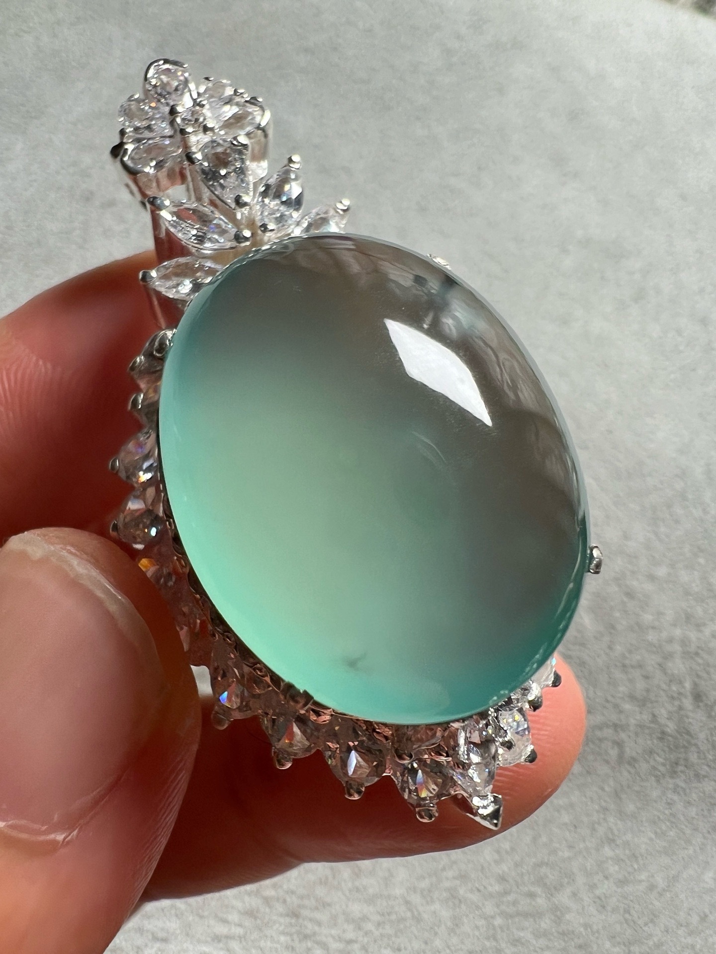 Collectible High‑Ice Aquamarine Pigeon‑Egg Pendant