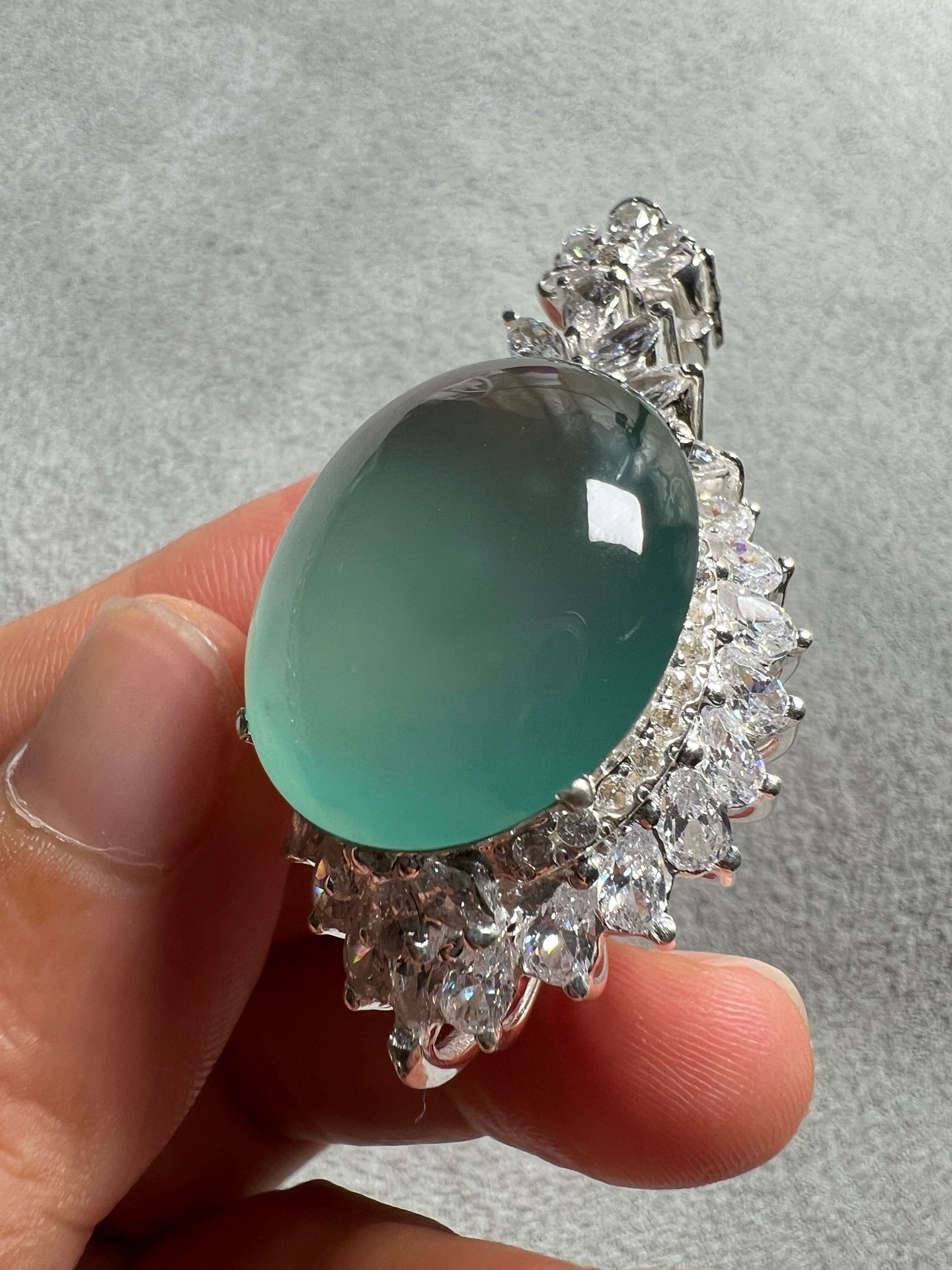 Collectible High‑Ice Aquamarine Pigeon‑Egg Pendant