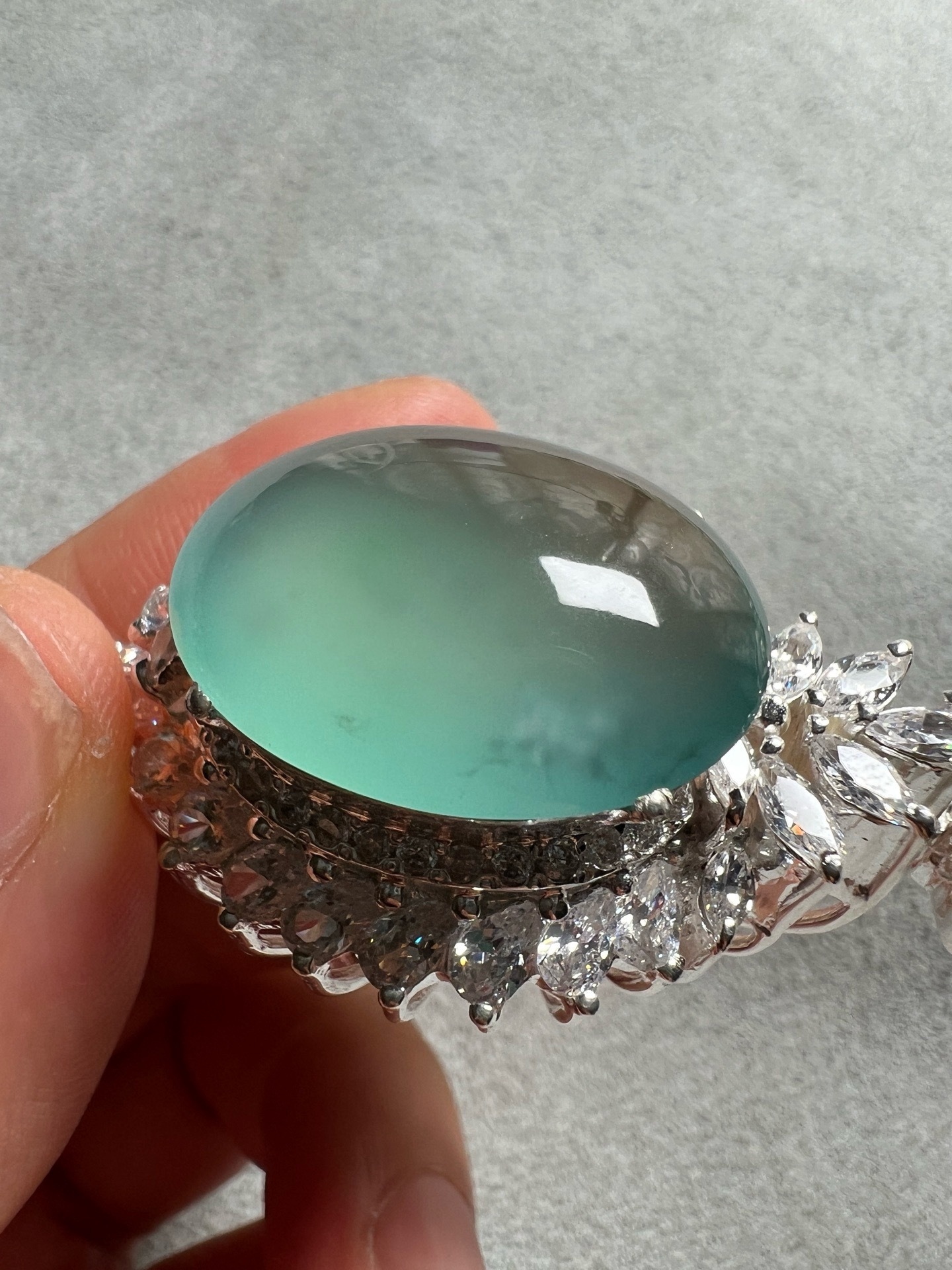 Collectible High‑Ice Aquamarine Pigeon‑Egg Pendant