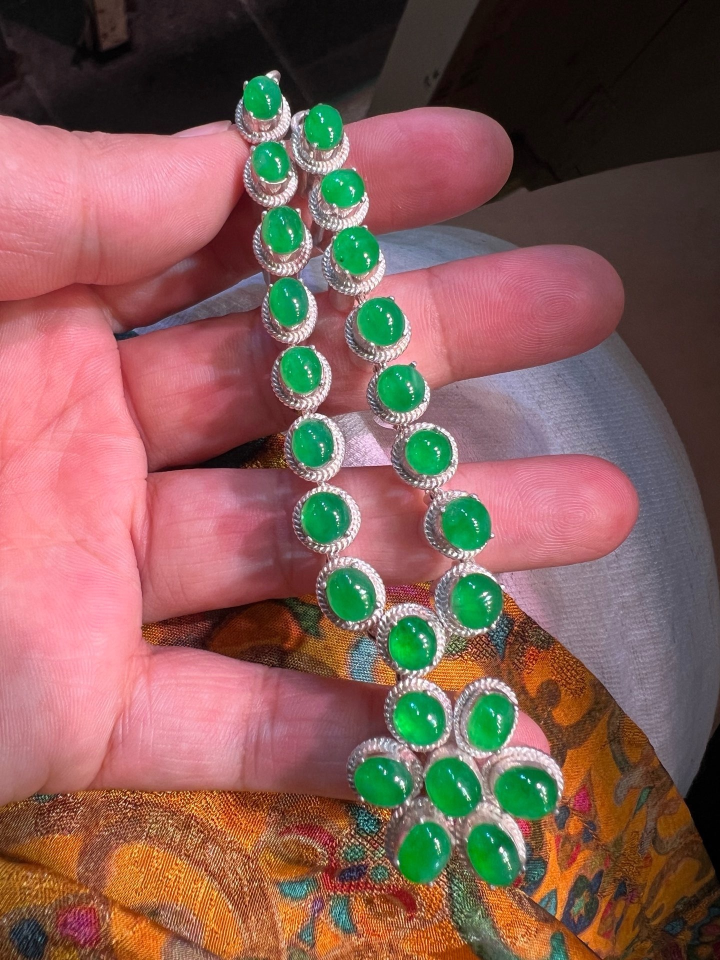 Ice‑Type Vivid Emerald Green Jadeite Cabochon Necklace