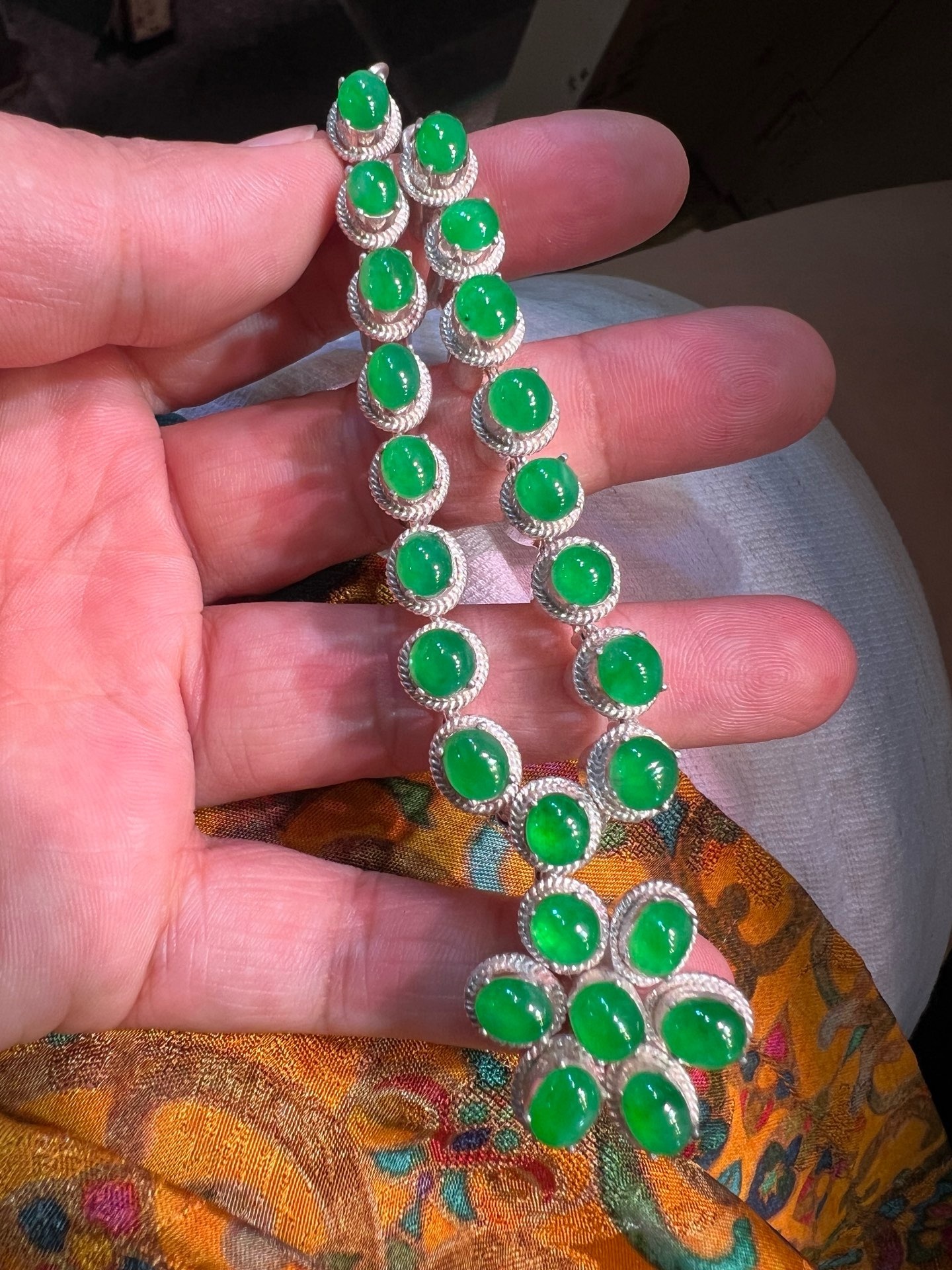 Ice‑Type Vivid Emerald Green Jadeite Cabochon Necklace