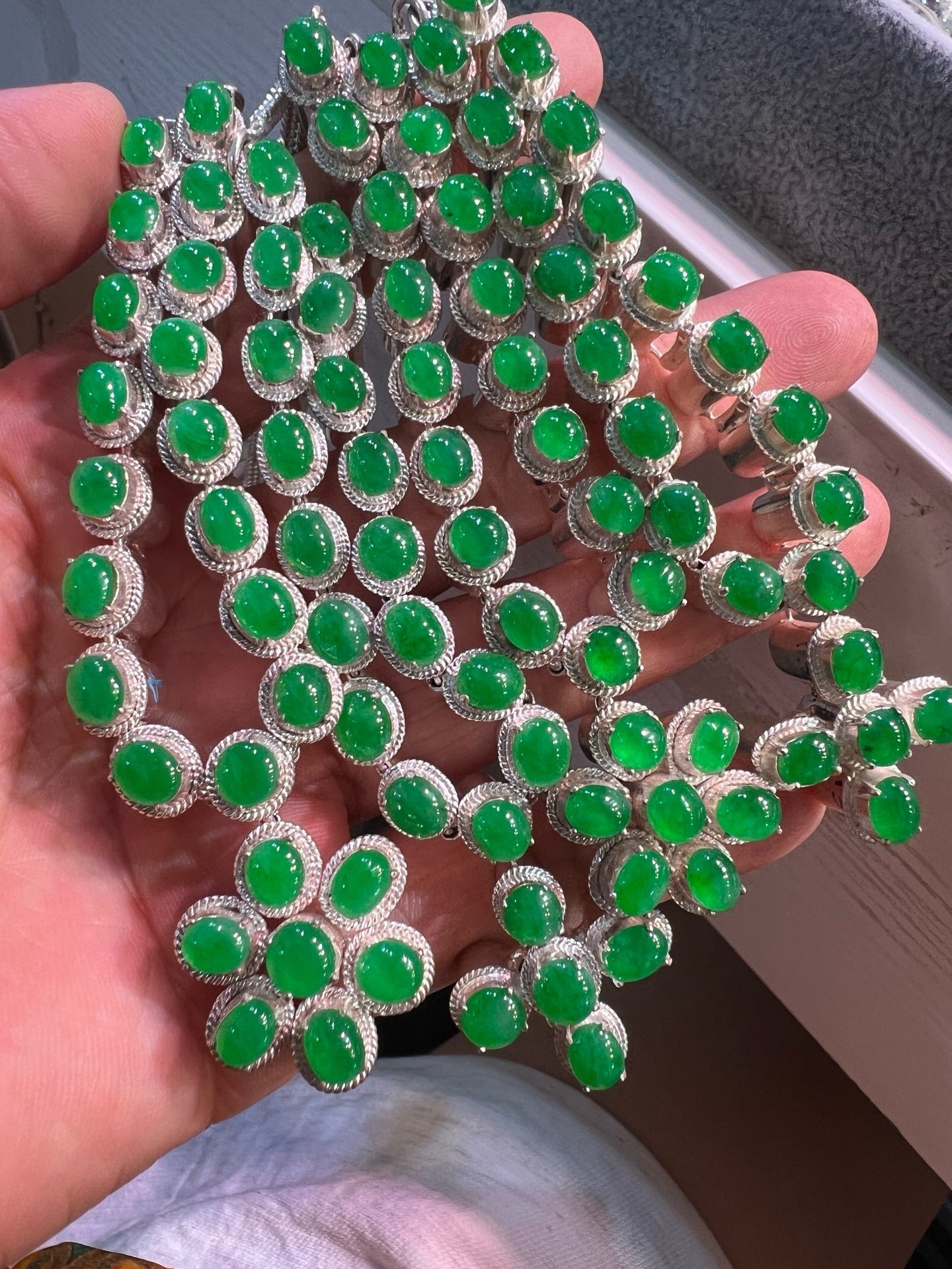 Ice‑Type Vivid Emerald Green Jadeite Cabochon Necklace