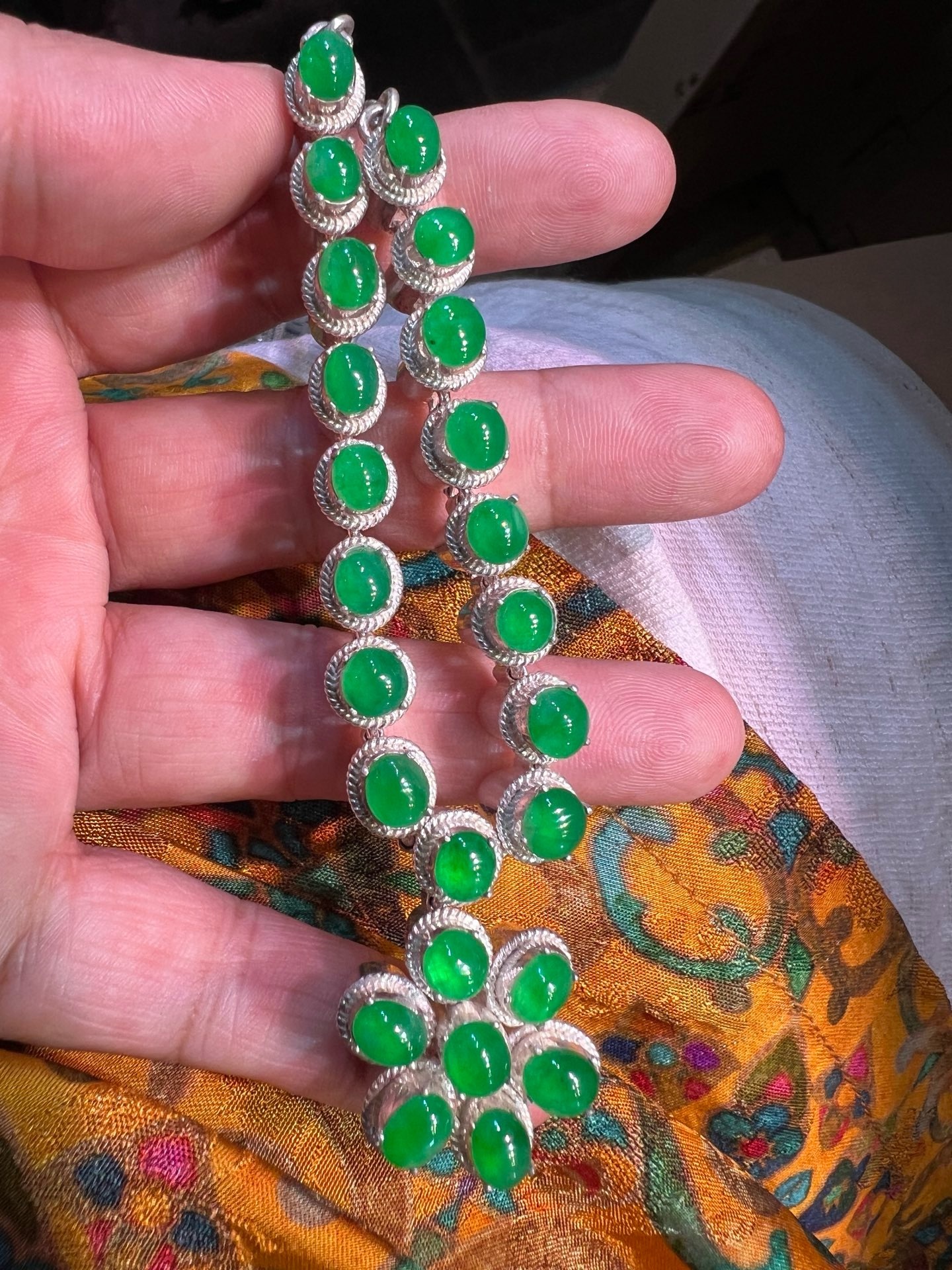 Ice‑Type Vivid Emerald Green Jadeite Cabochon Necklace