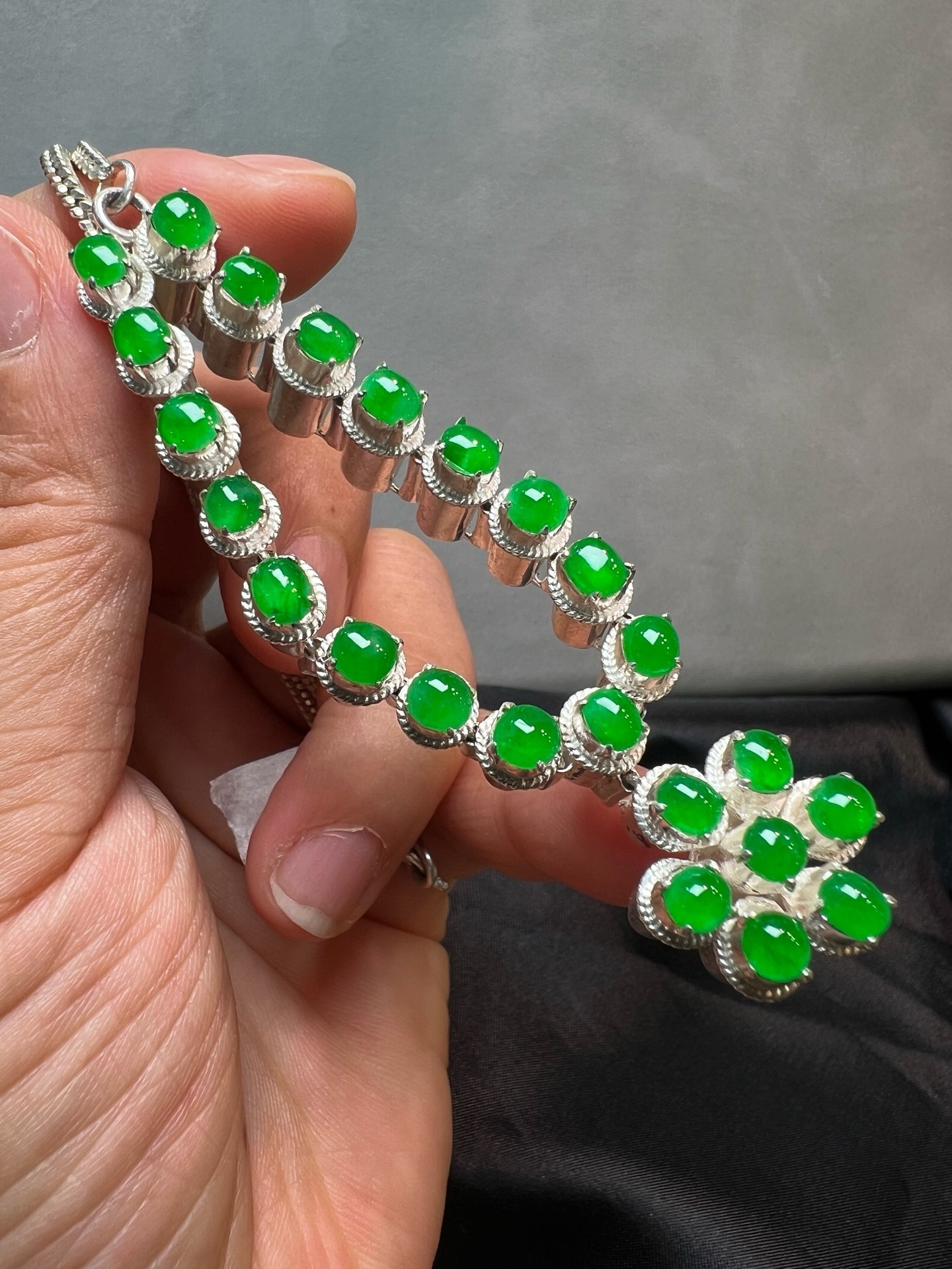 Ice‑Type Vivid Emerald Green Jadeite Necklace