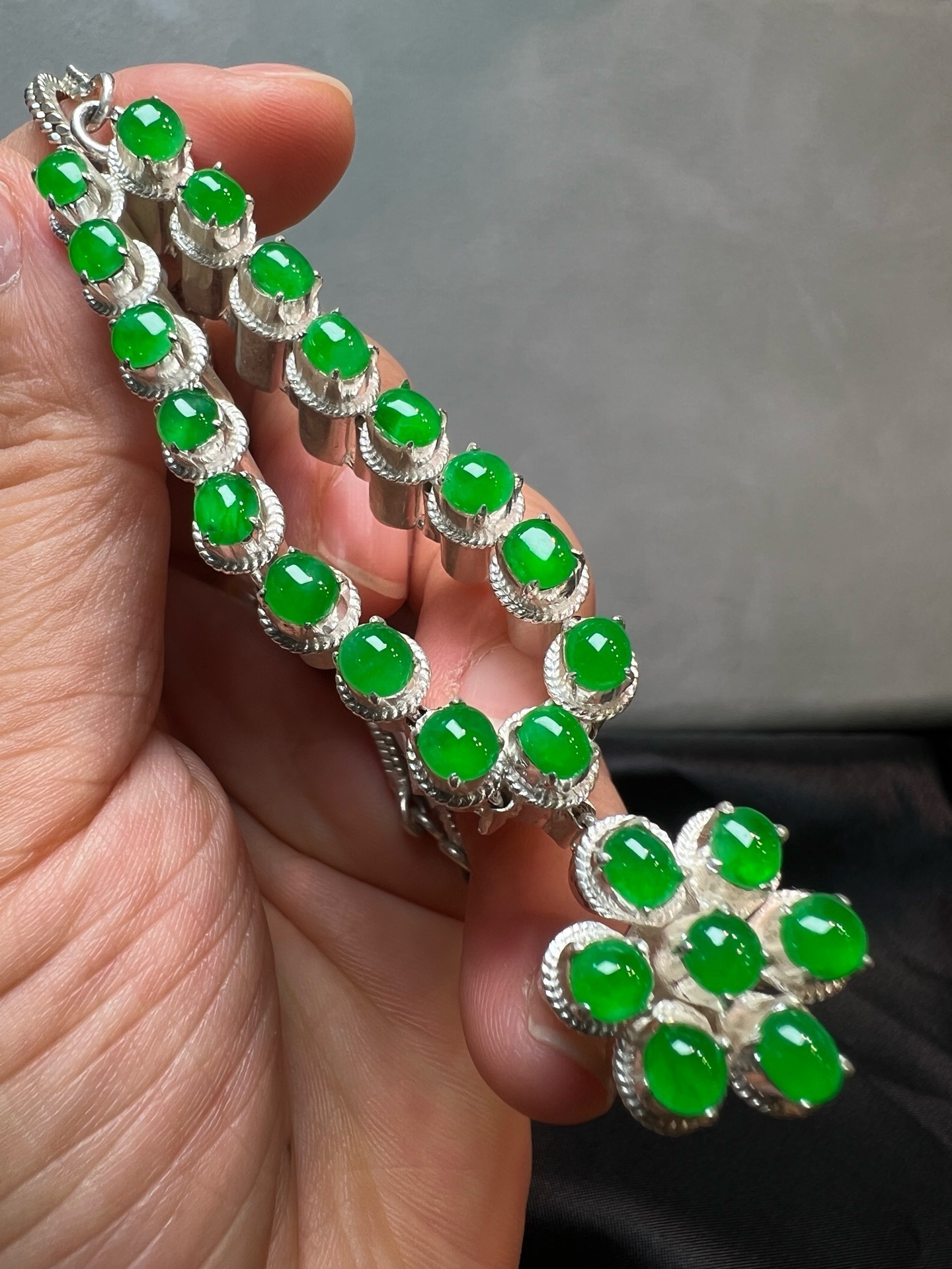 Ice‑Type Vivid Emerald Green Jadeite Necklace