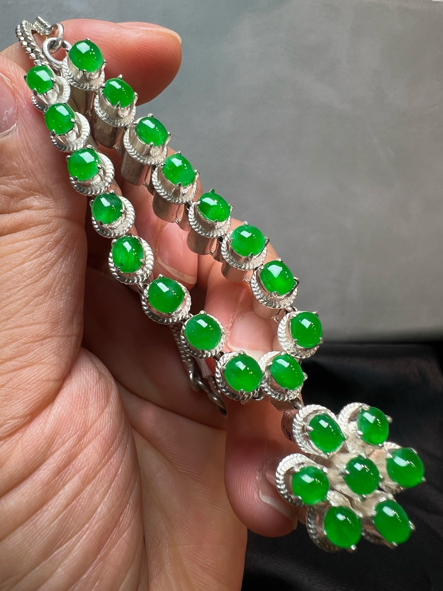 Ice‑Type Vivid Emerald Green Jadeite Necklace