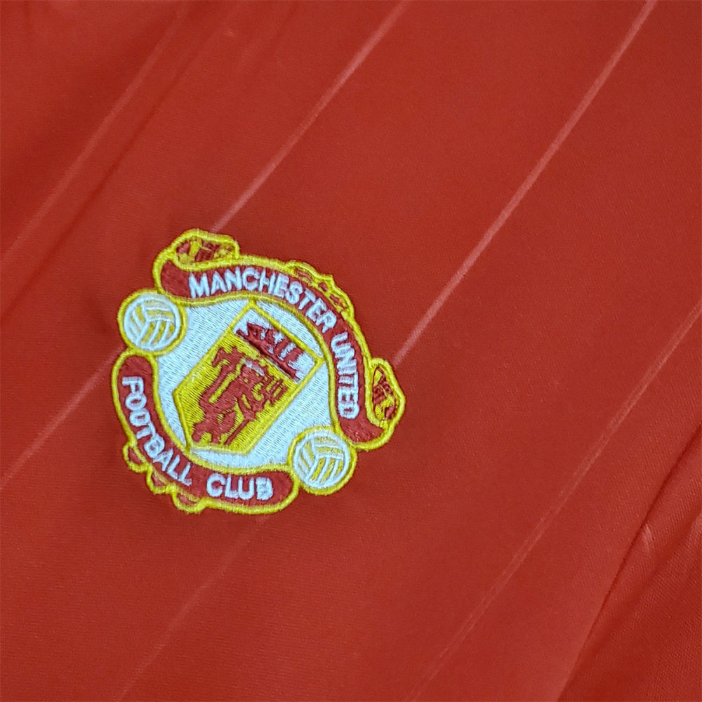 Retro Manchester United 83/84 home jersey Fan Version