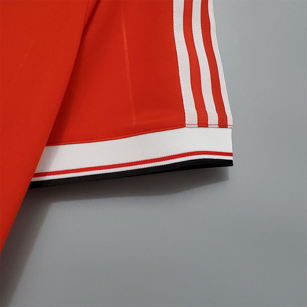 Retro Manchester United 83/84 home jersey Fan Version
