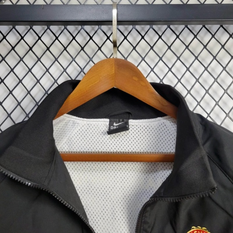 2025 Manchester United Black White Windbreaker Sport Unifom jersey Sport Unifom