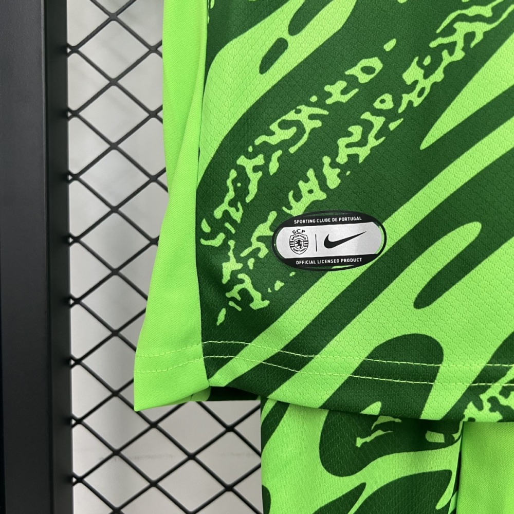2025/26 Sporting Lisbon Goalkeeper Green jersey kids Kits size: 16-28