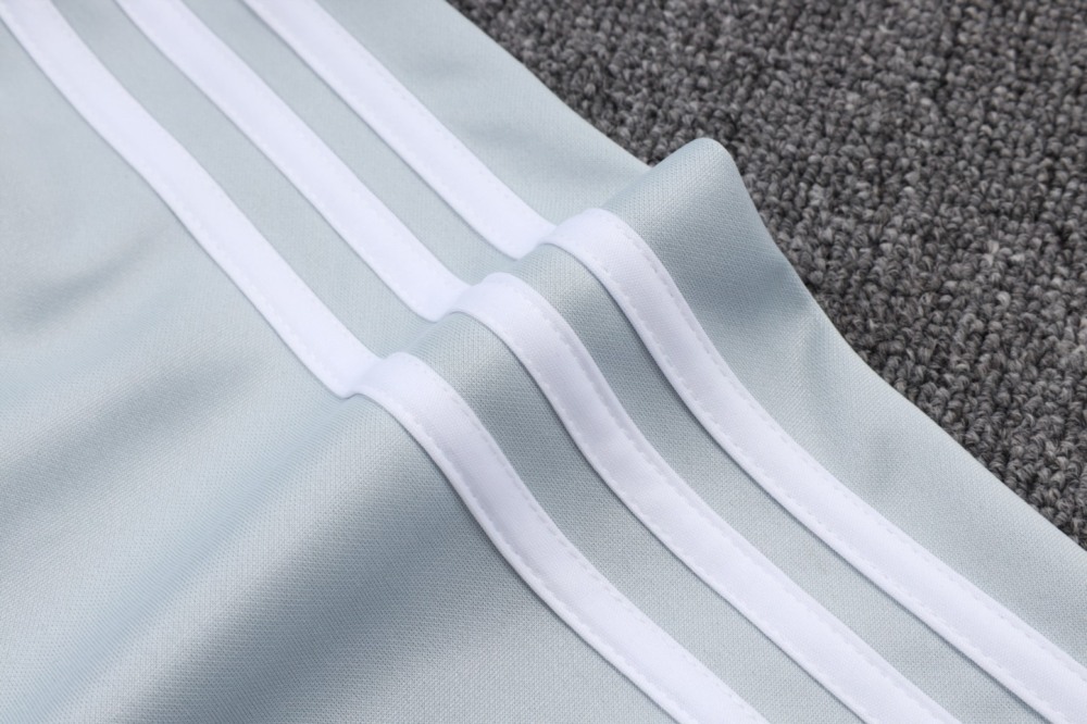 202526 Bayern Munich white-blue Long-sleeved half-pull training kit Football team kit