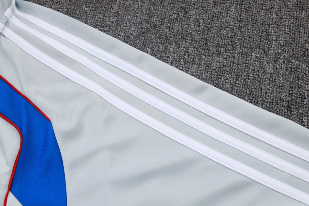 202526 Bayern Munich white-blue Long-sleeved half-pull training kit Football team kit