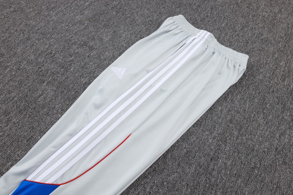 202526 Bayern Munich white-blue Long-sleeved half-pull training kit Football team kit