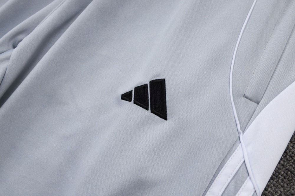 202526 Real Madrid off-white gray Long-sleeved half-pull training kit Football team kit