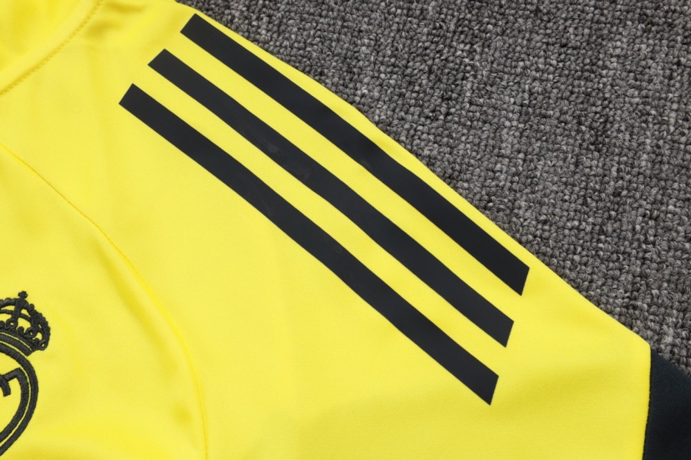 202526 Real Madrid yellow-black Long-sleeved half-pull training kit Football team kit