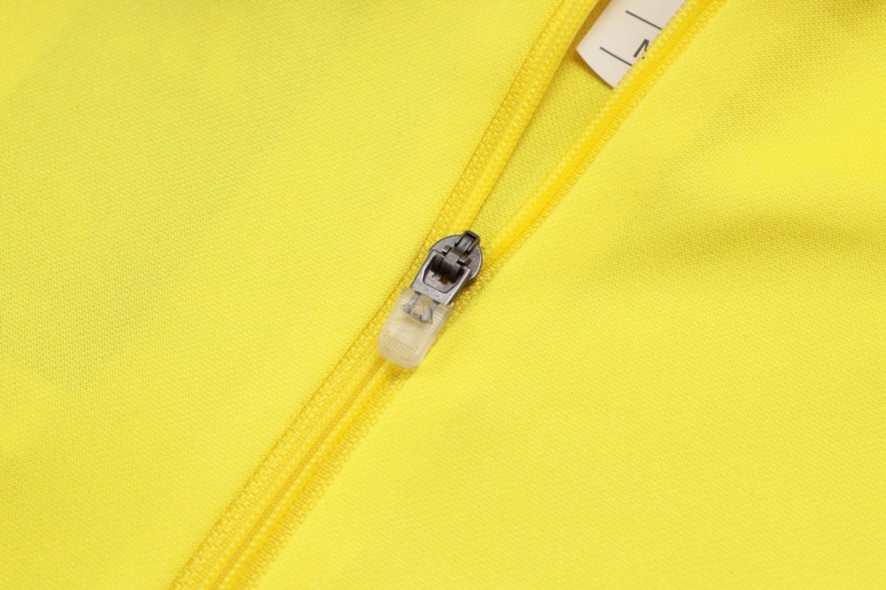 202526 Real Madrid yellow-black Long-sleeved half-pull training kit Football team kit