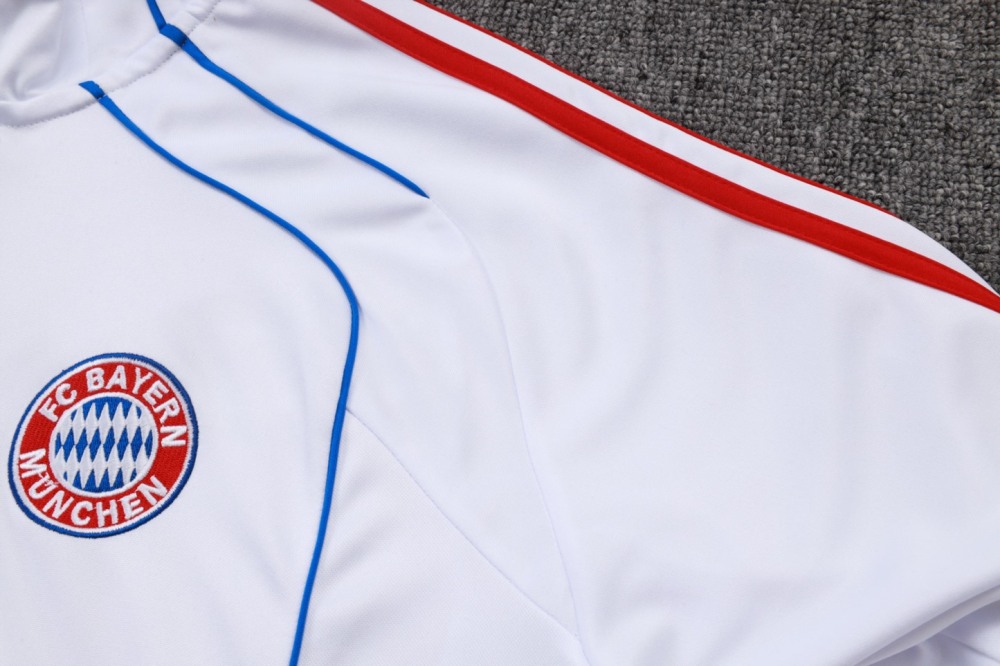 202526 Bayern Munich white Long-sleeved half-pull training kit Football team kit