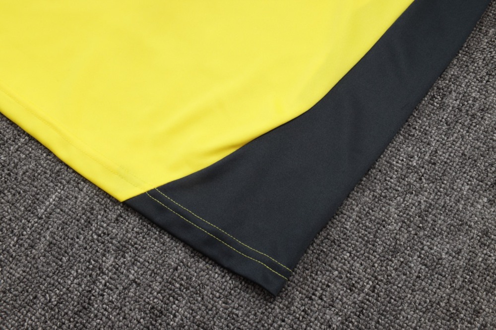 202526 Real Madrid yellow-black Long-sleeved half-pull training kit Football team kit