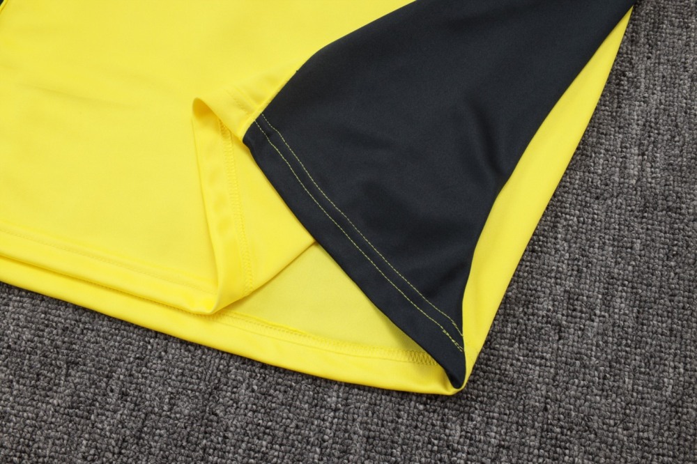 202526 Real Madrid yellow-black Long-sleeved half-pull training kit Football team kit