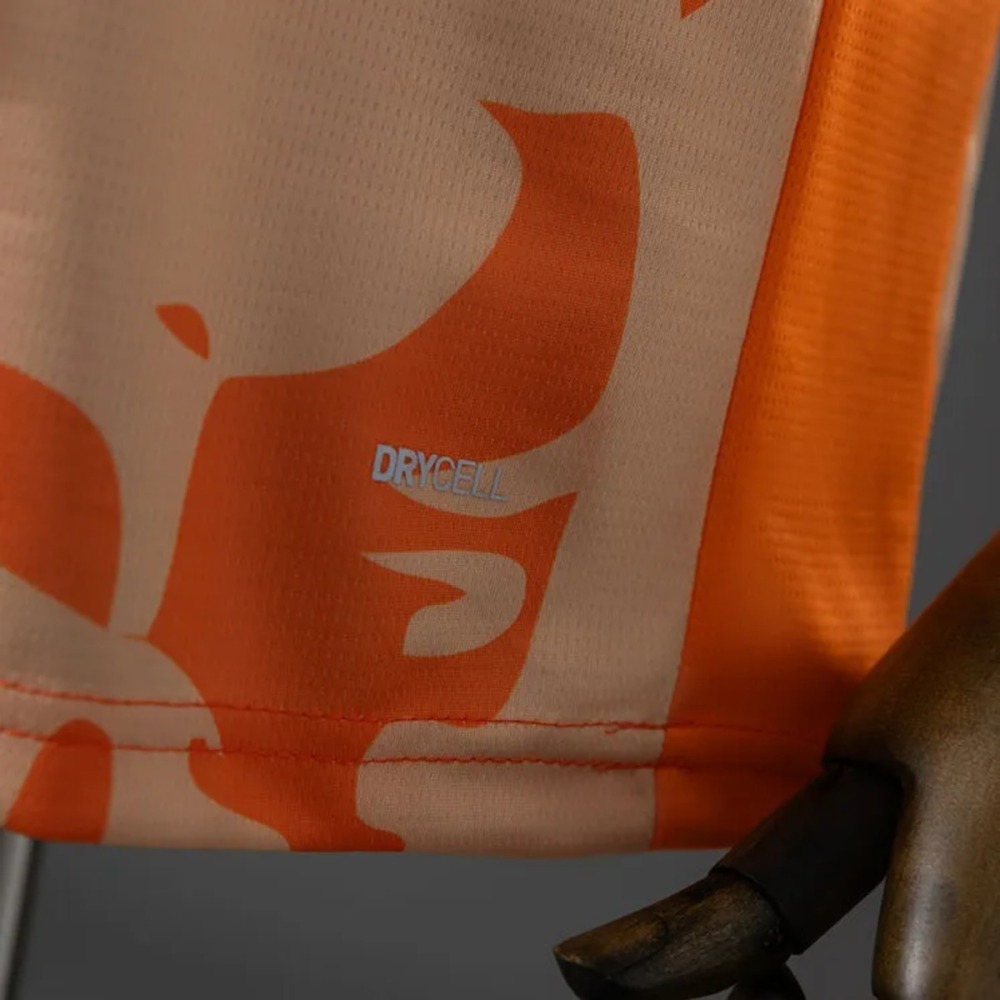 2025/26 Valencia CF Vintage Style Jjersey Fan version